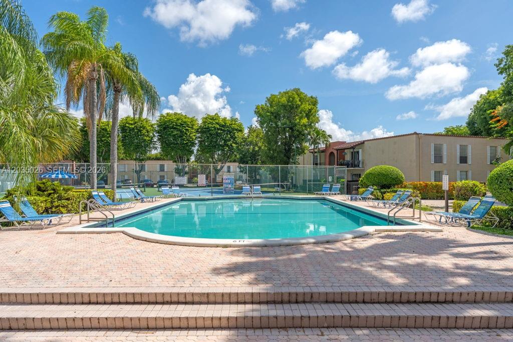 10832 N Kendall Drive U1 Property Photo 23