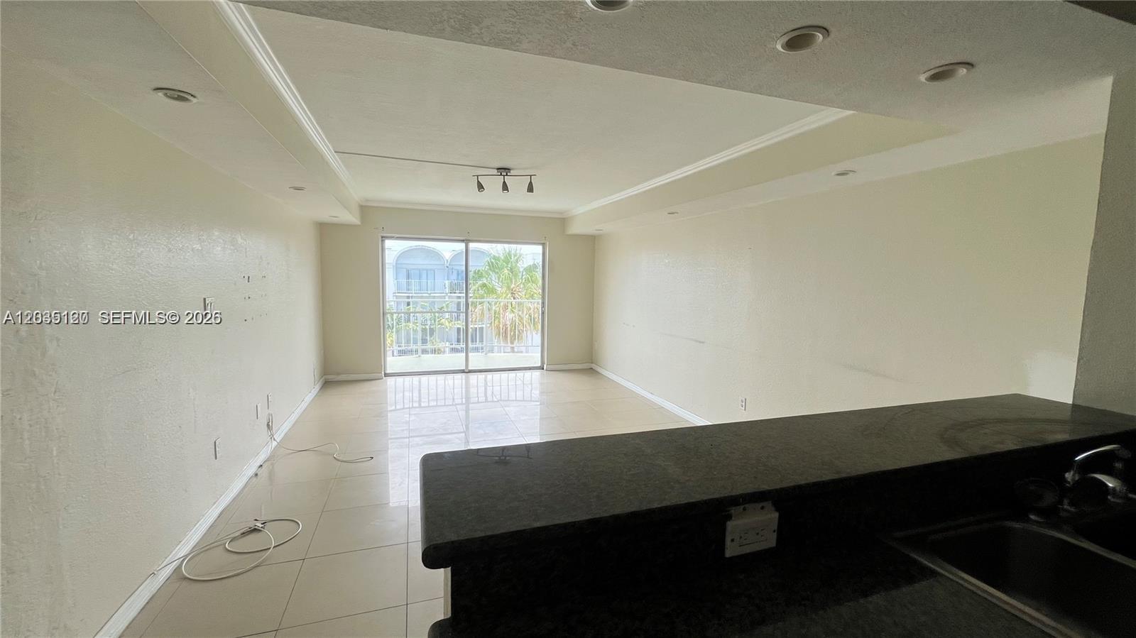 486 Nw 165th St Road B-606 Property Photo 4