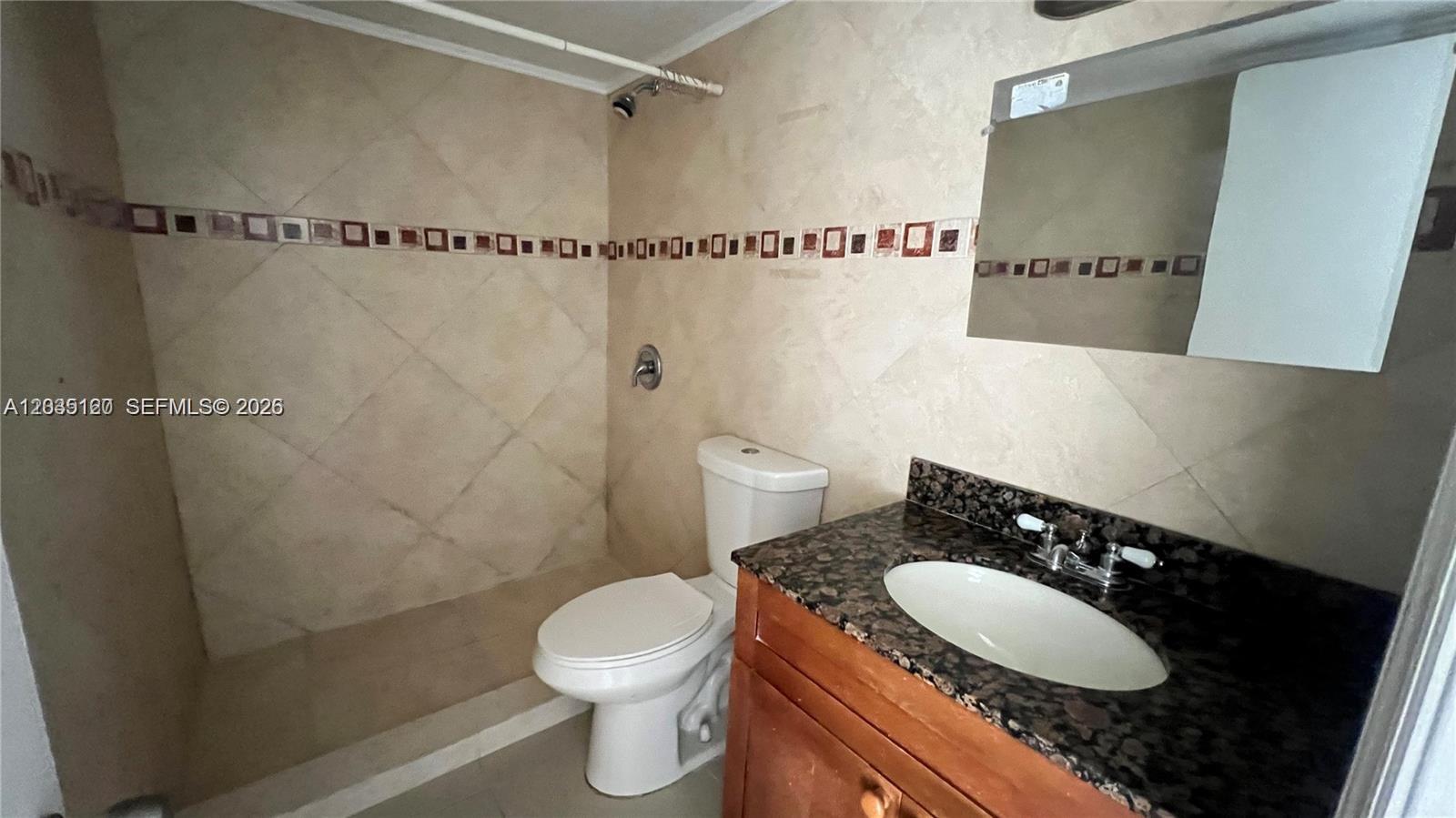 486 Nw 165th St Road B-606 Property Photo 9