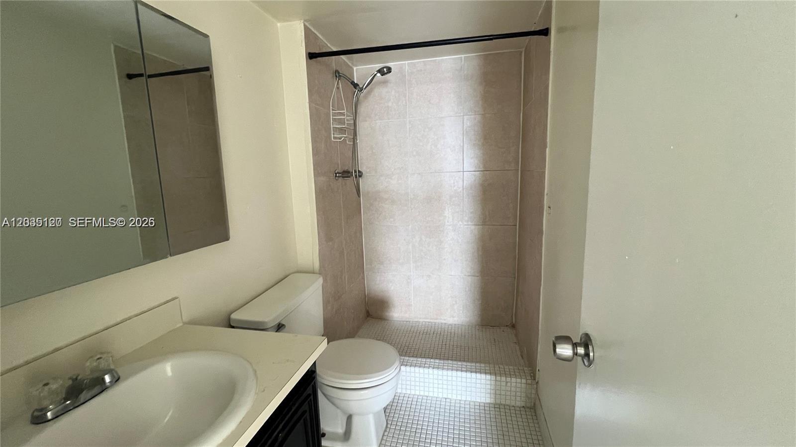 486 Nw 165th St Road B-606 Property Photo 12