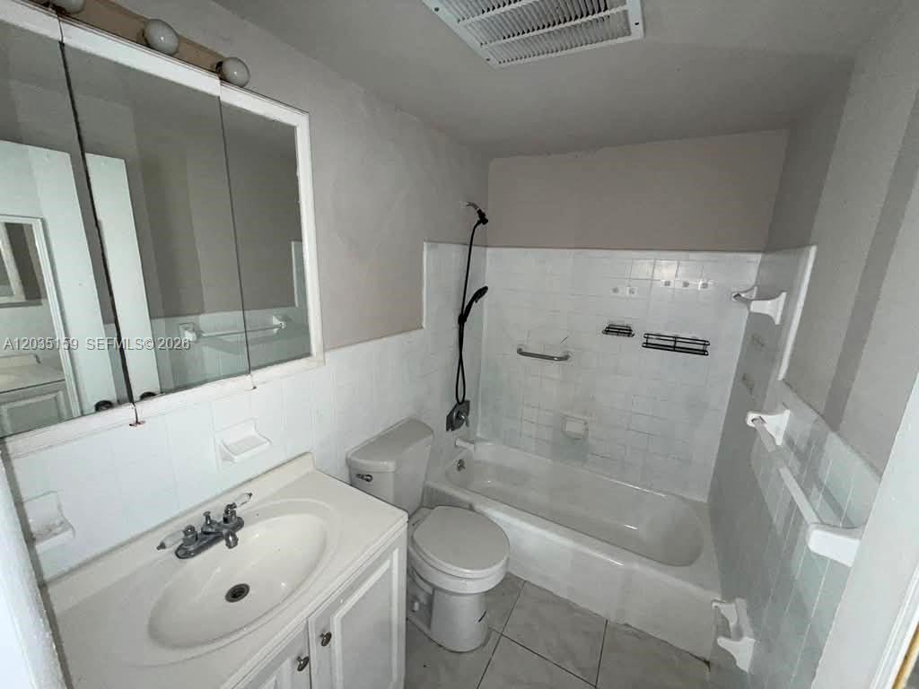 2917 Plunkett Street 15c Property Photo 5