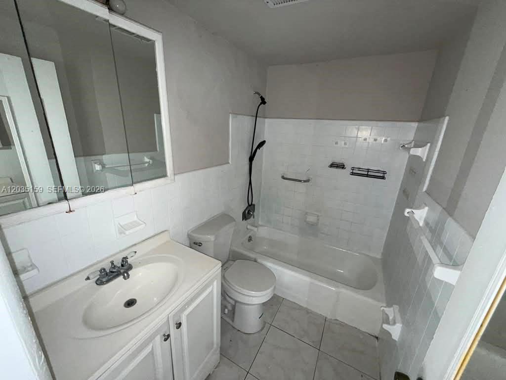 2917 Plunkett Street 15c Property Photo 6