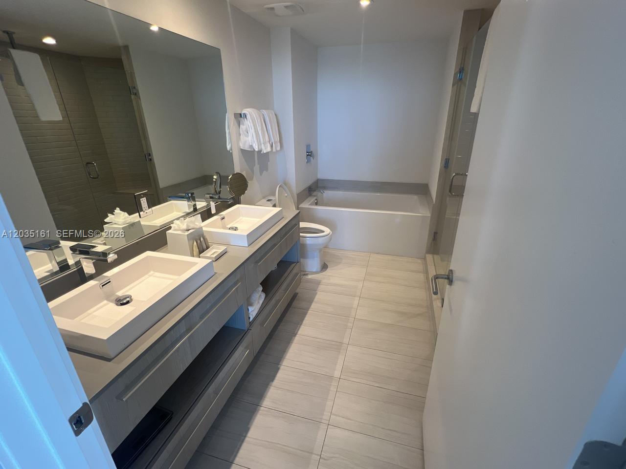 4010 S Ocean Drive R2402 Property Photo 17