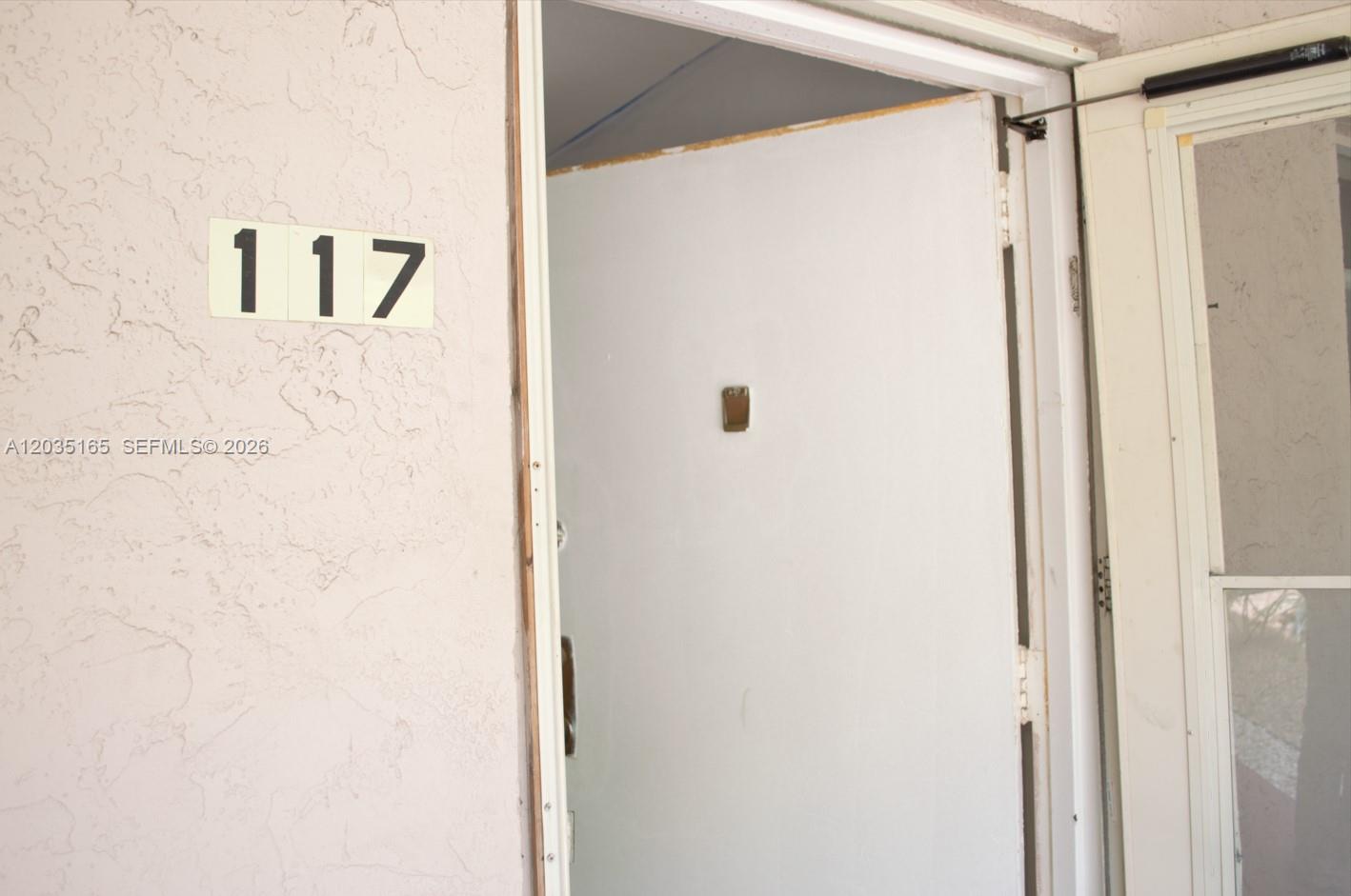 2821 Somerset Drive 117 Property Photo 1