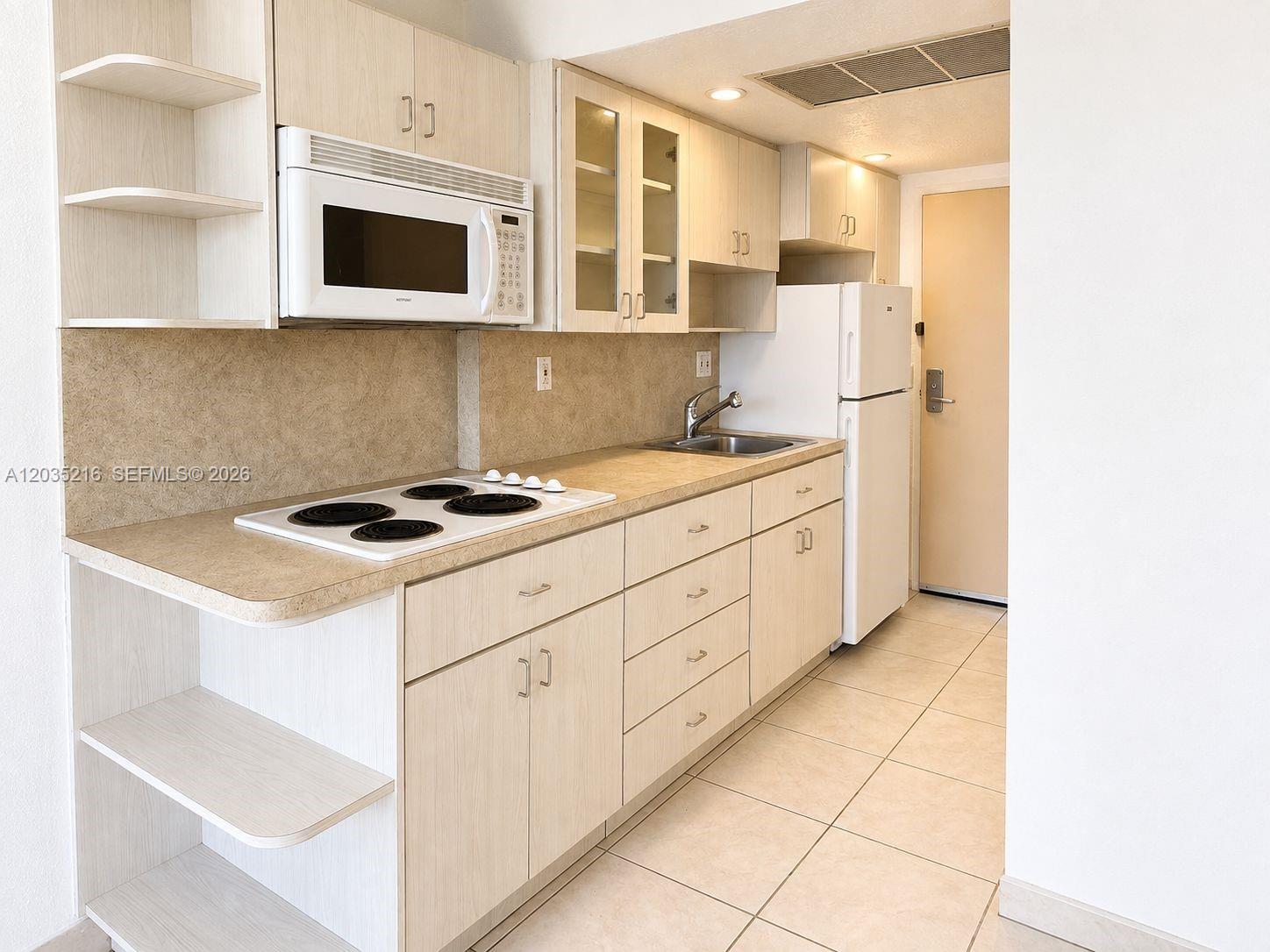 19201 Collins Avenue 527 Property Photo 5