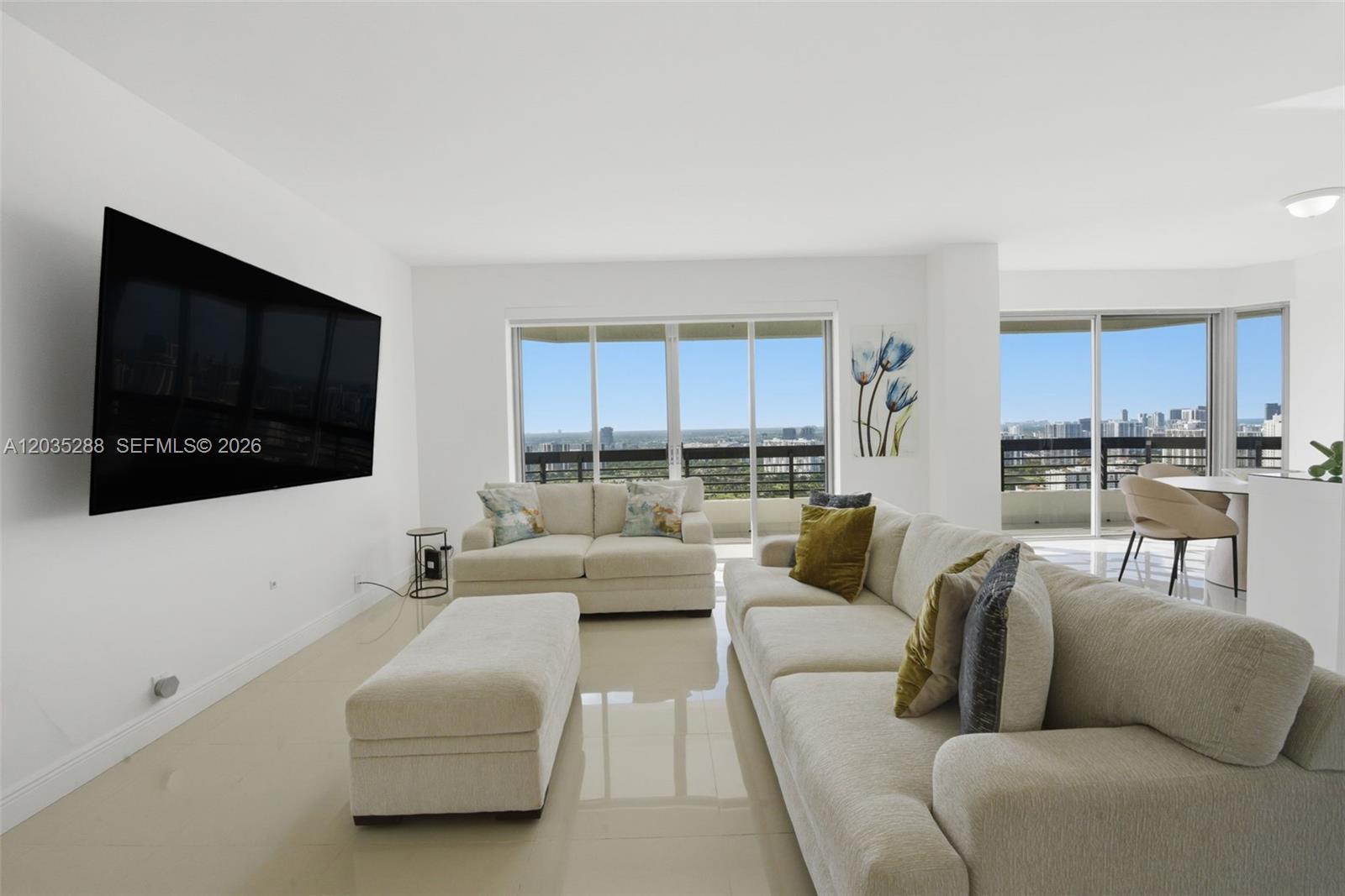 3500 Mystic Pointe Drive Ph5 Property Photo 3