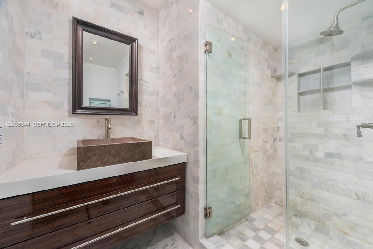 400 S Pointe Drive 307 Property Photo 16