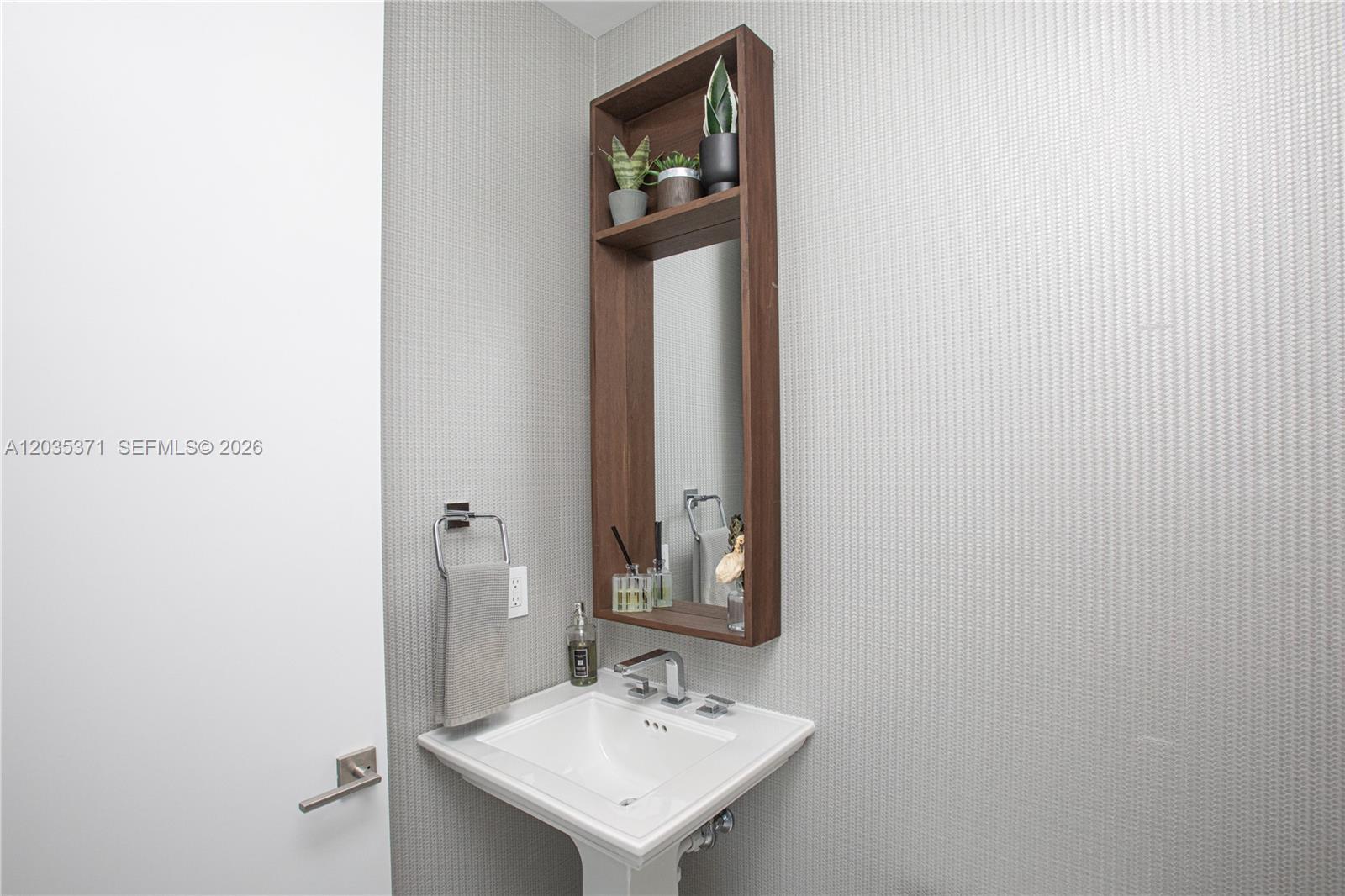 2821 S Bayshore Drive 20d Property Photo 6