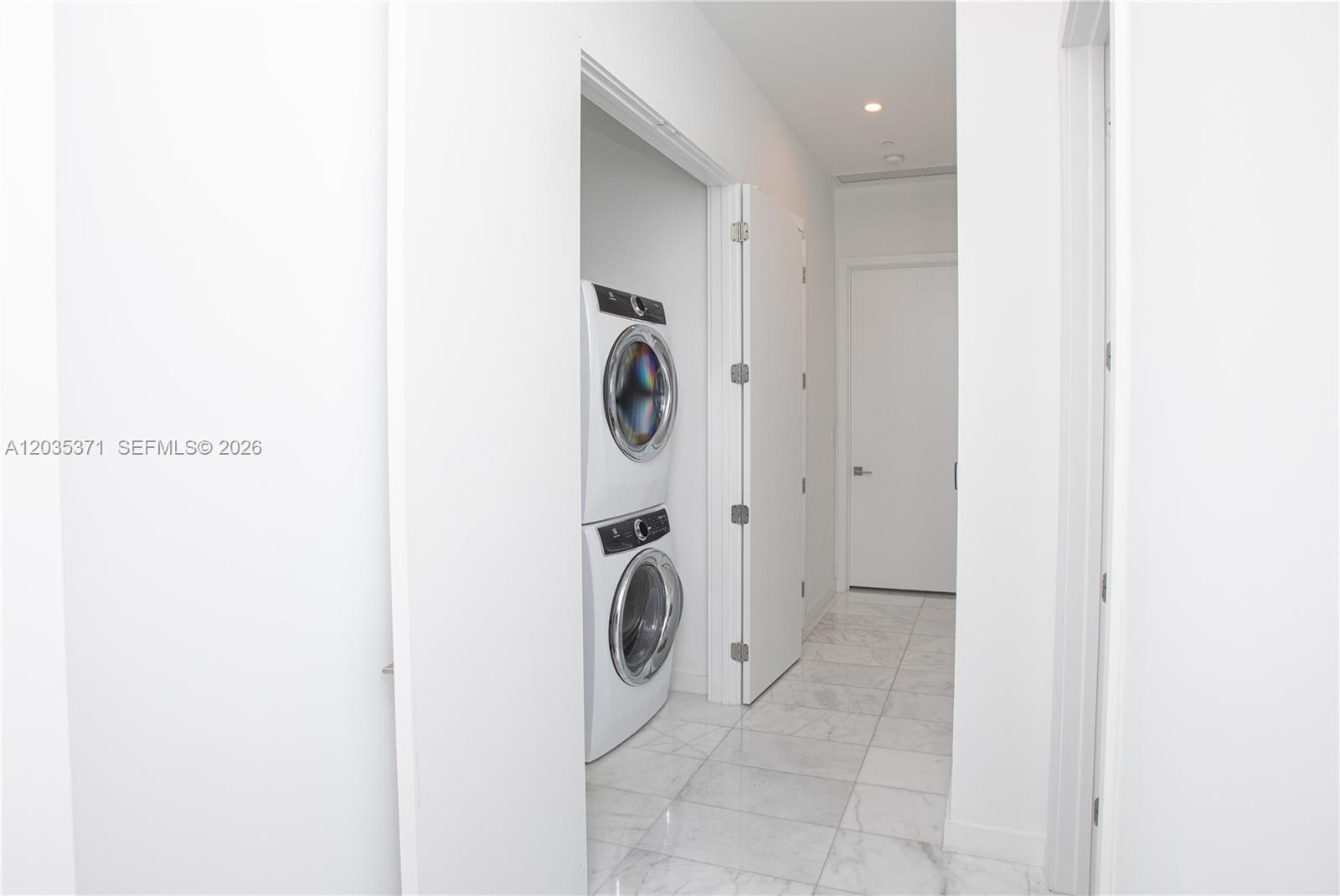 2821 S Bayshore Drive 20d Property Photo 7