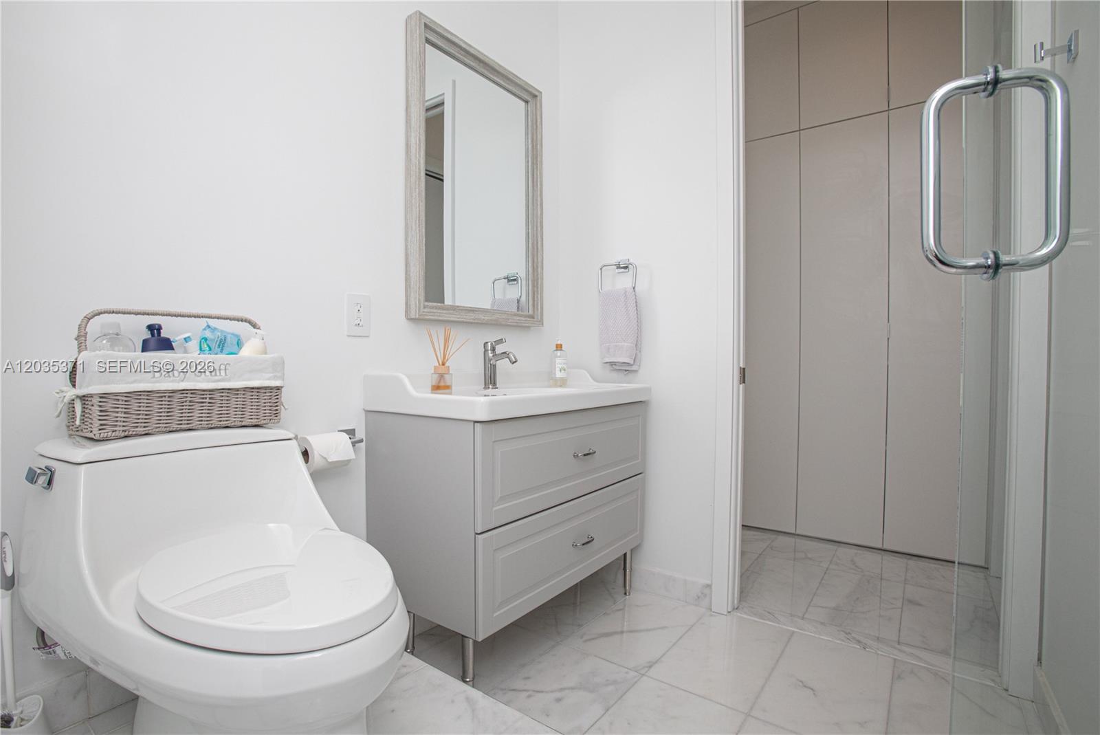 2821 S Bayshore Drive 20d Property Photo 12