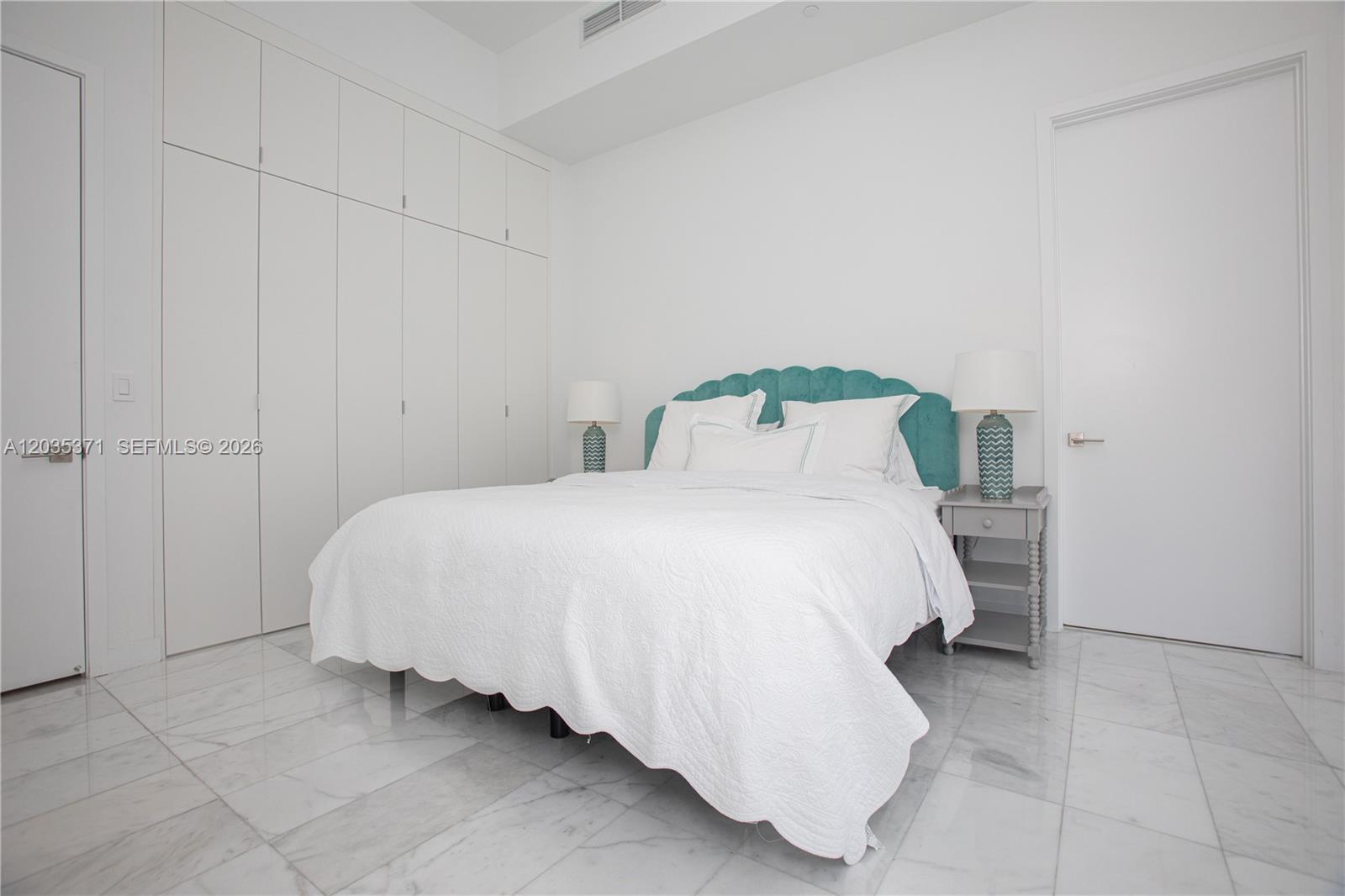 2821 S Bayshore Drive 20d Property Photo 19