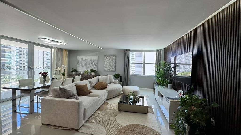 5750 Collins Avenue 7a Property Photo 2