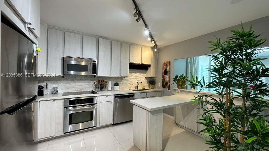 5750 Collins Avenue 7a Property Photo 22