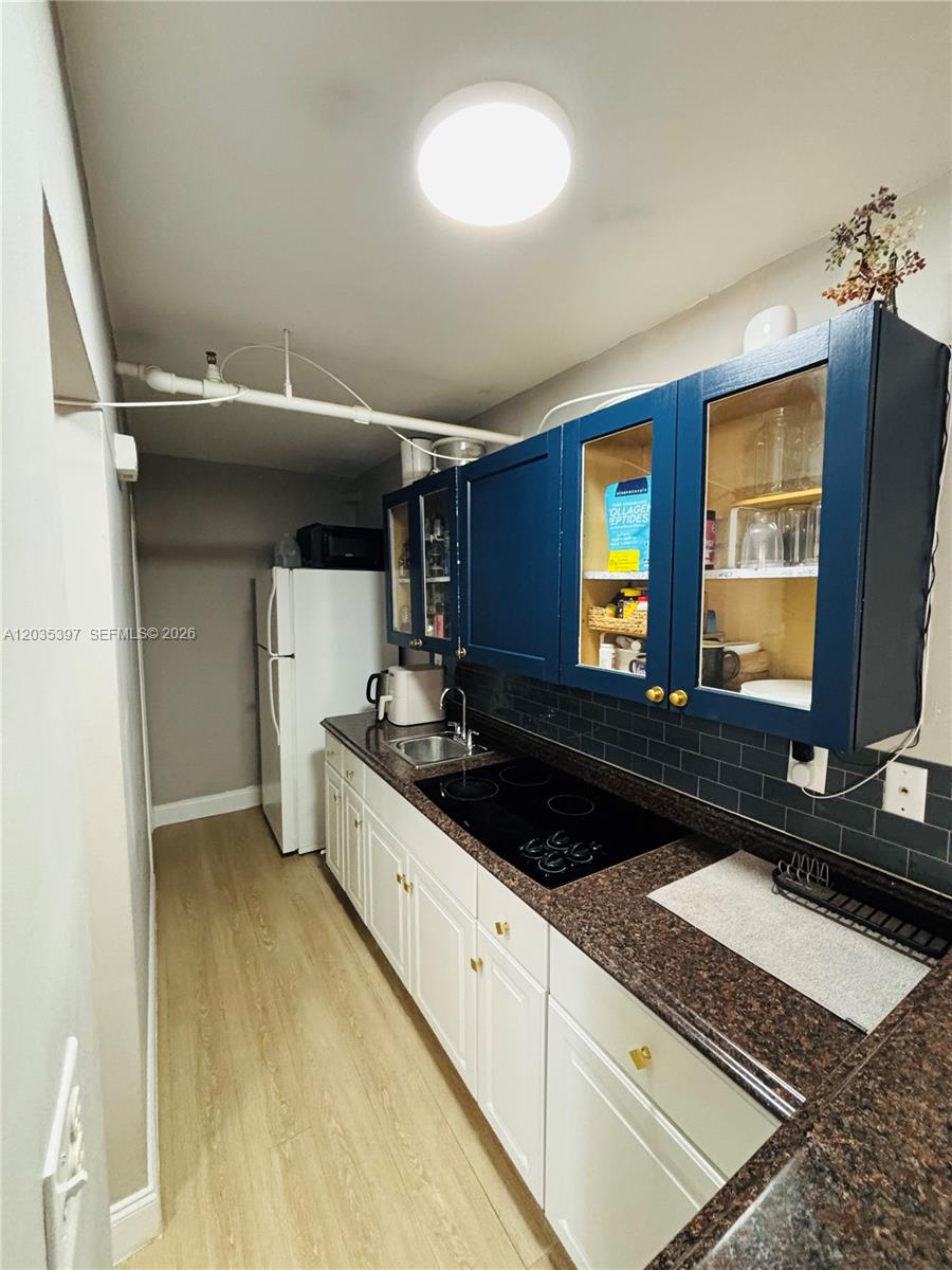 1255 Collins Avenue 208 Property Photo 11