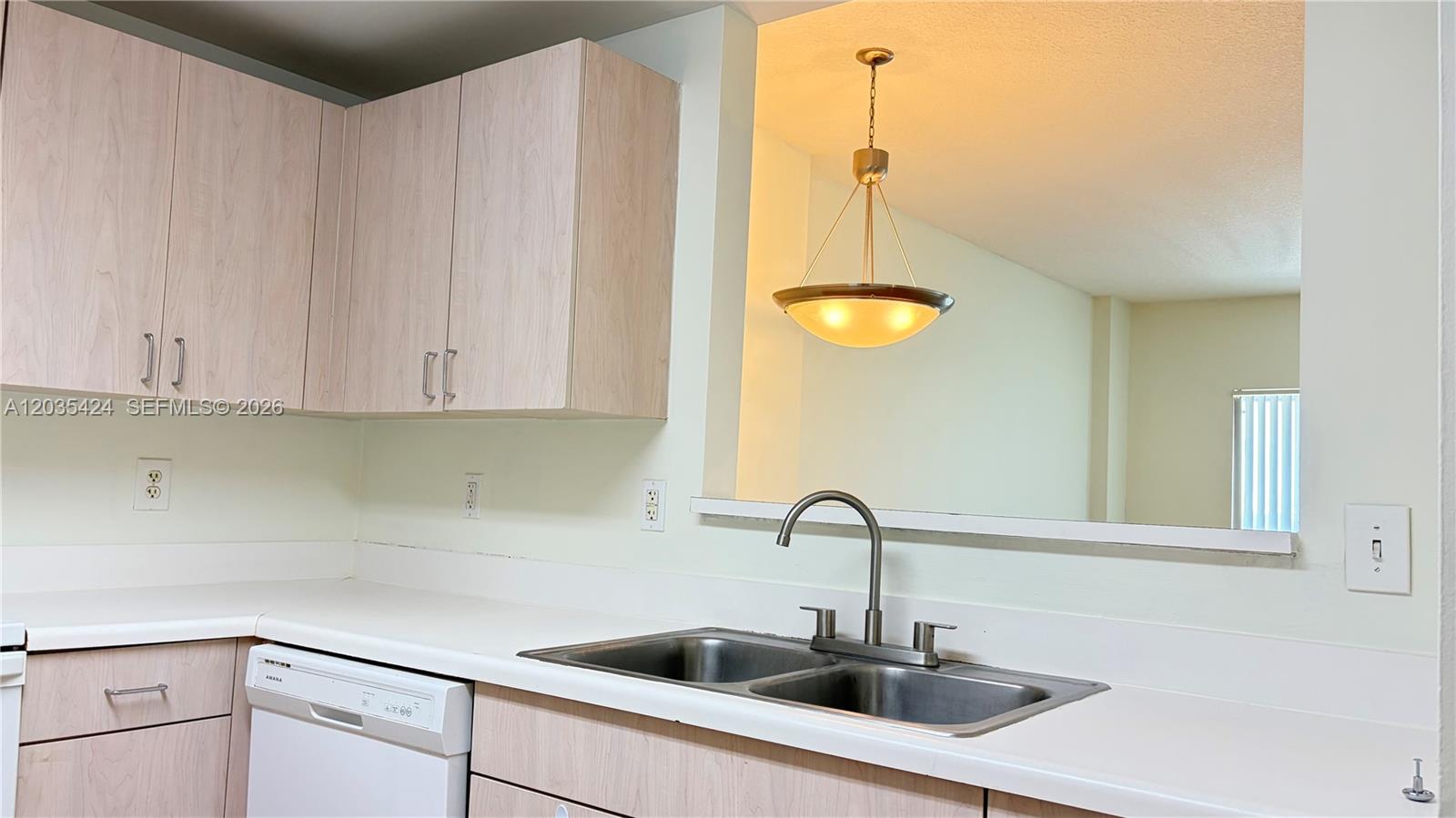 50 Menores Avenue 807 Property Photo 4