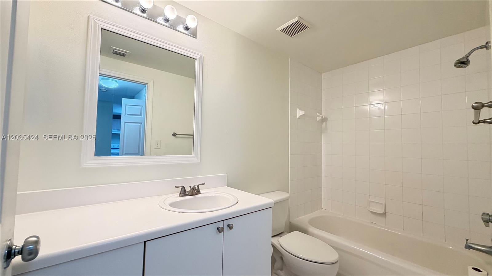 50 Menores Avenue 807 Property Photo 7