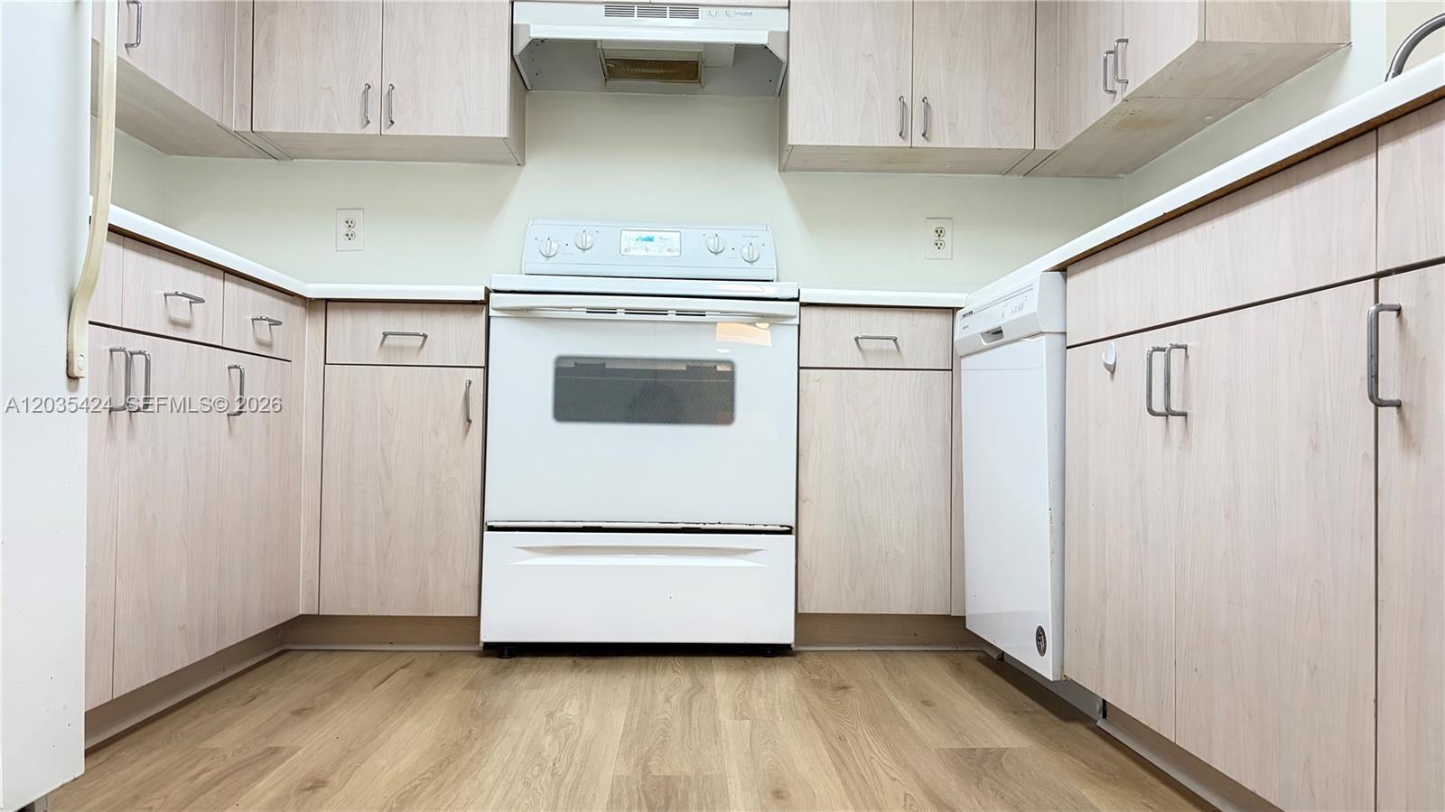 50 Menores Avenue 807 Property Photo 9