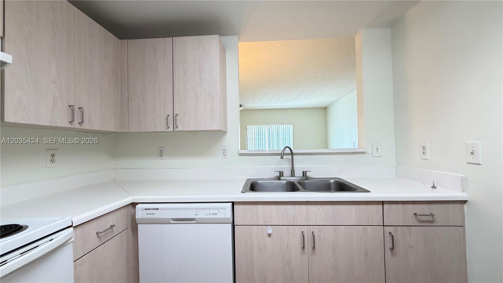 50 Menores Avenue 807 Property Photo 10
