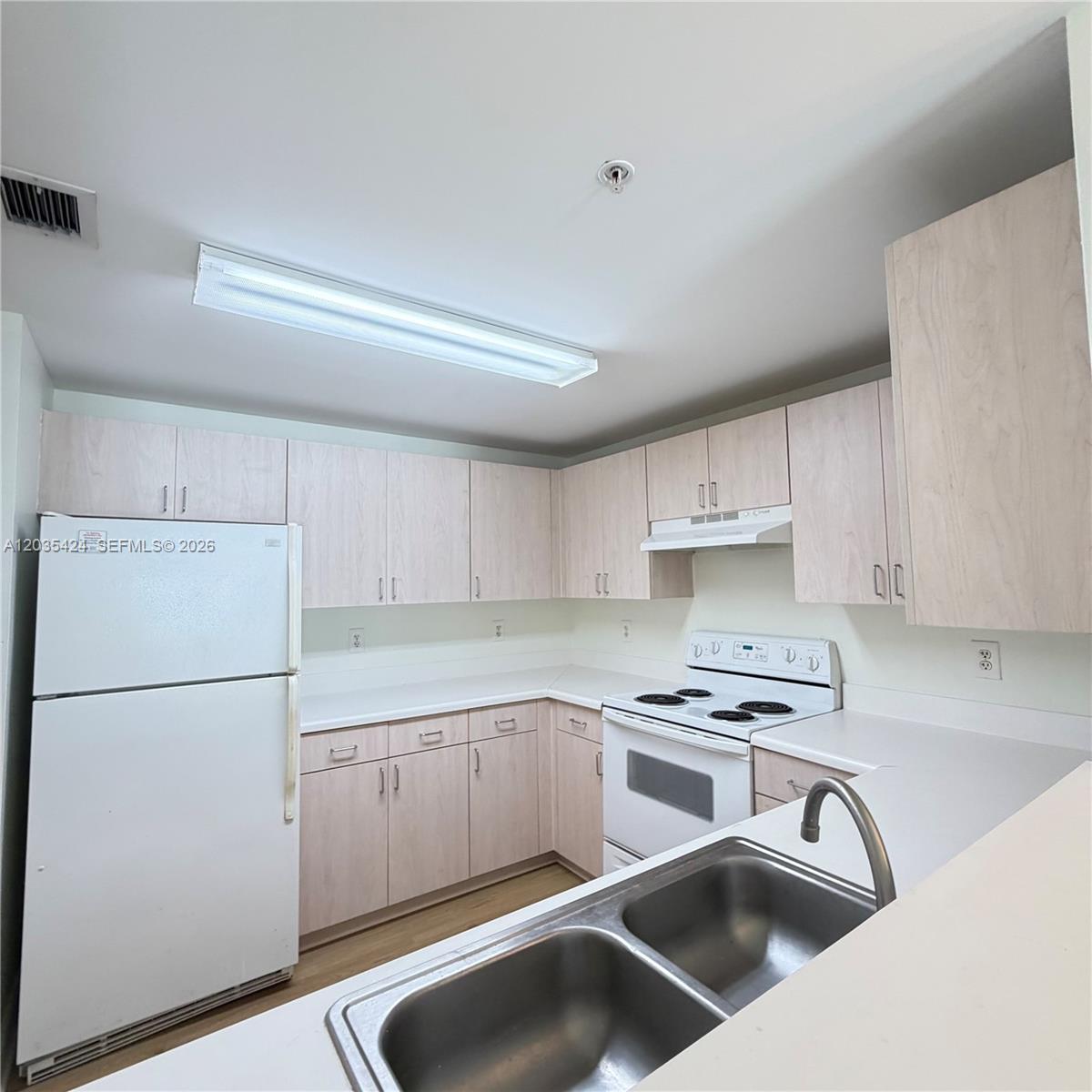 50 Menores Avenue 807 Property Photo 20