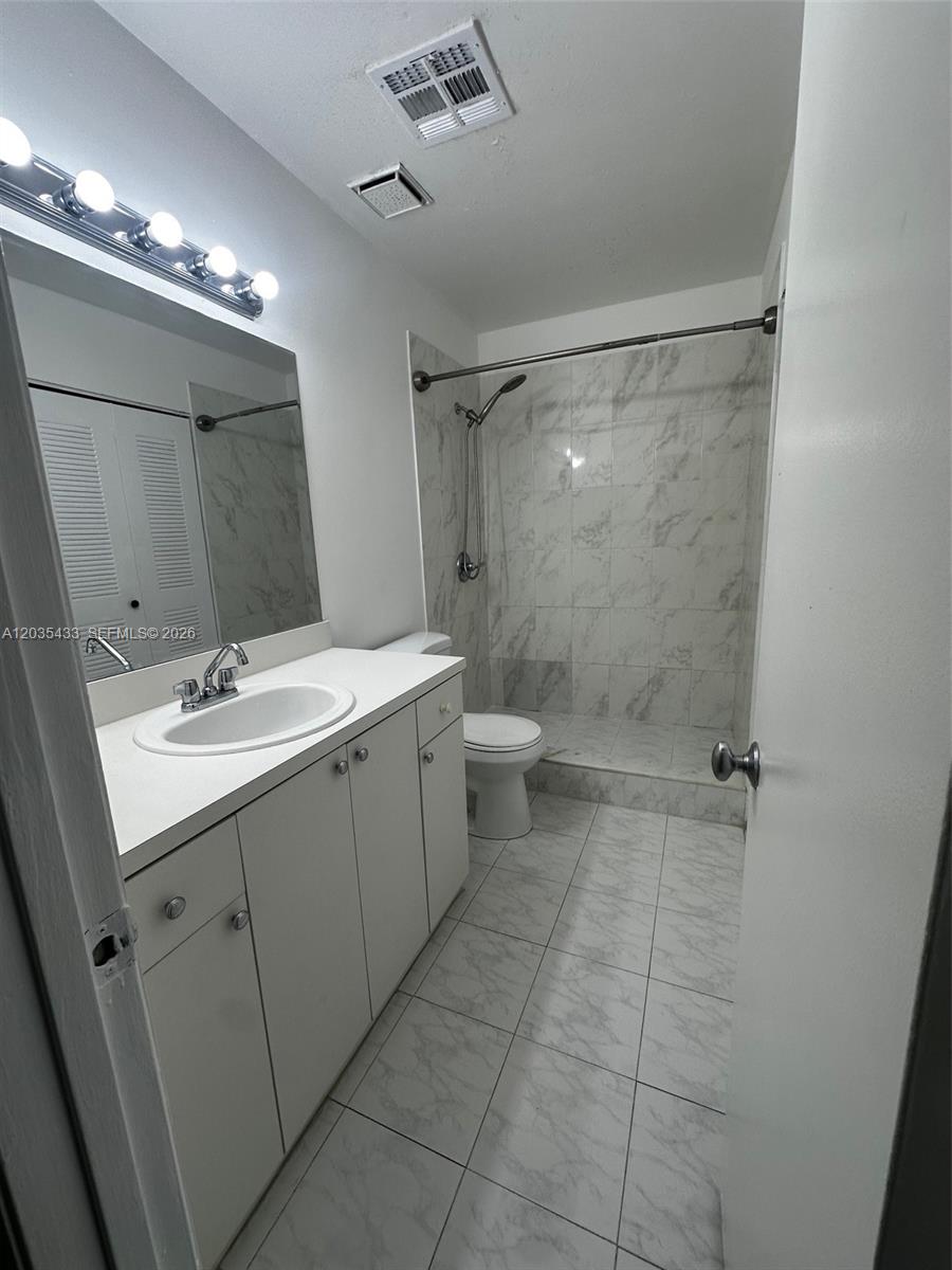 18356 Nw 68th Avenue K Property Photo 7