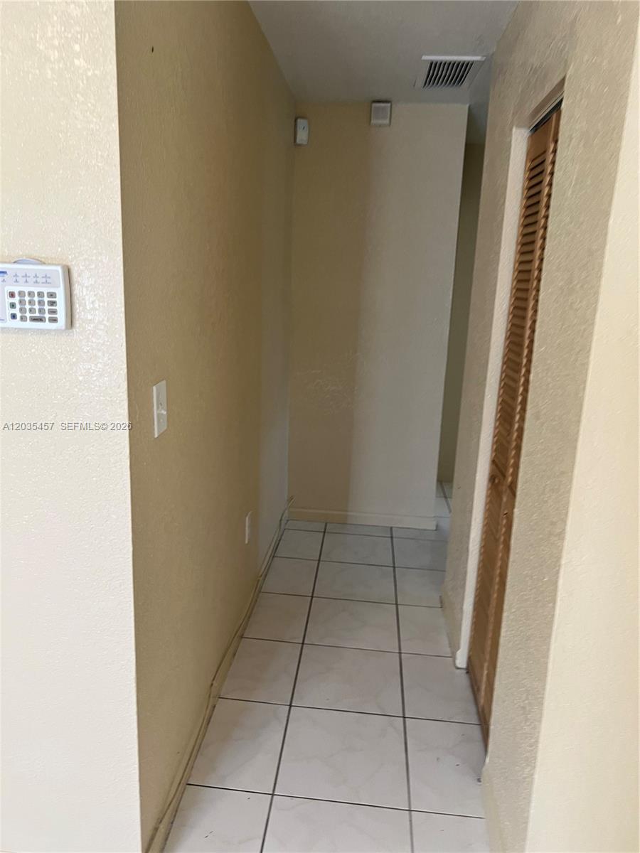789 Nw 55th Terrace B Property Photo 4