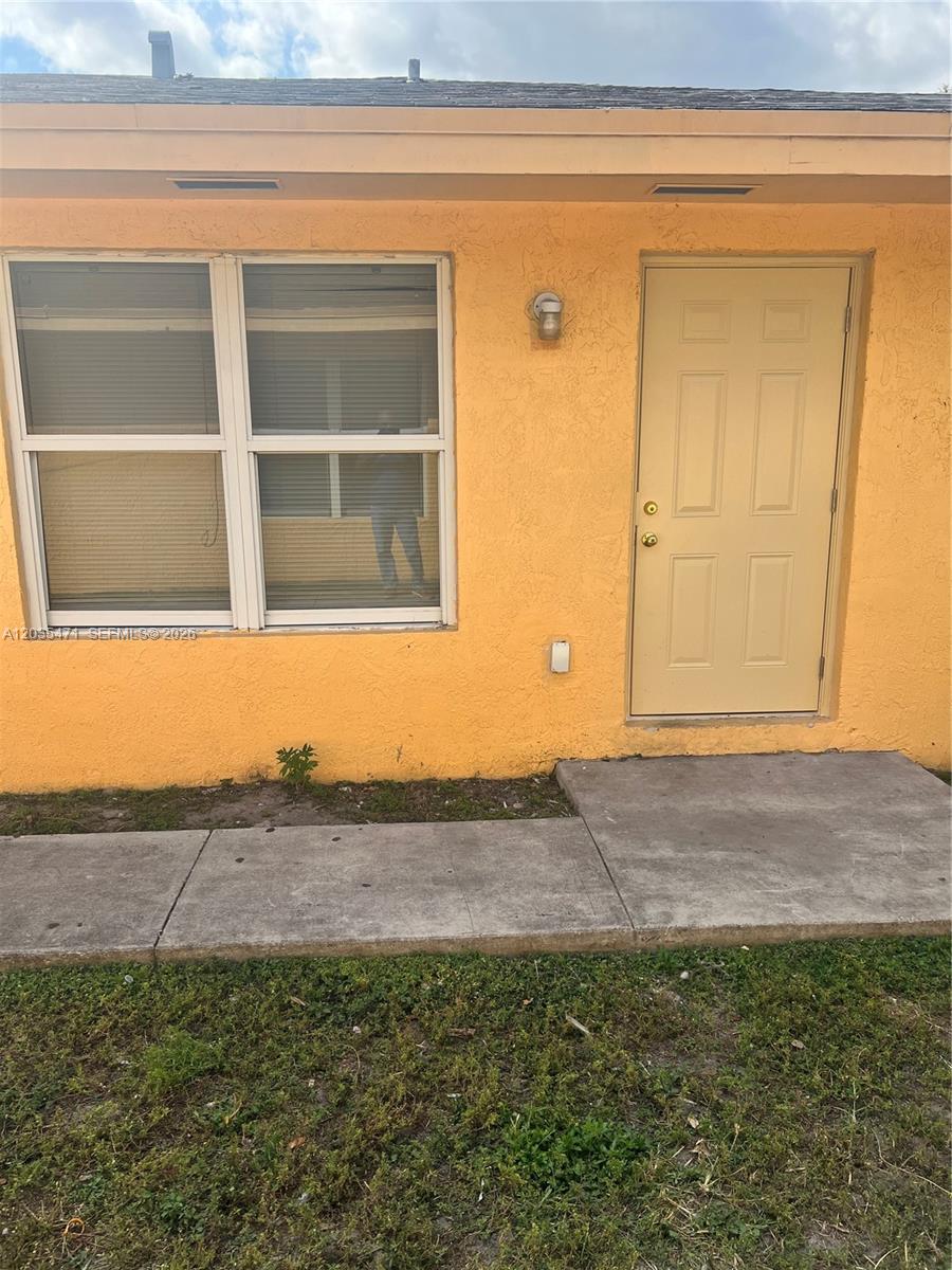 2111 Nw 100th Street B Property Photo 3