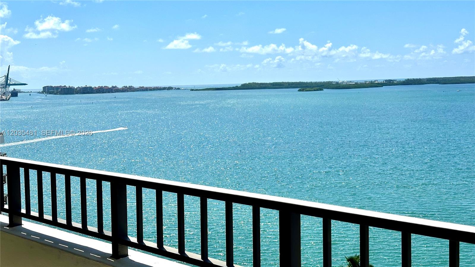 520 Se Brickell Key Drive A1615 Property Photo 3