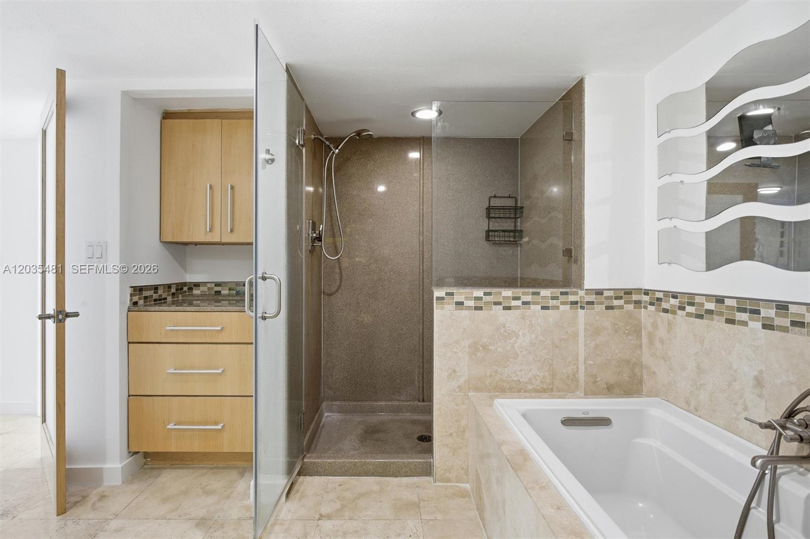 520 Se Brickell Key Drive A1615 Property Photo 14
