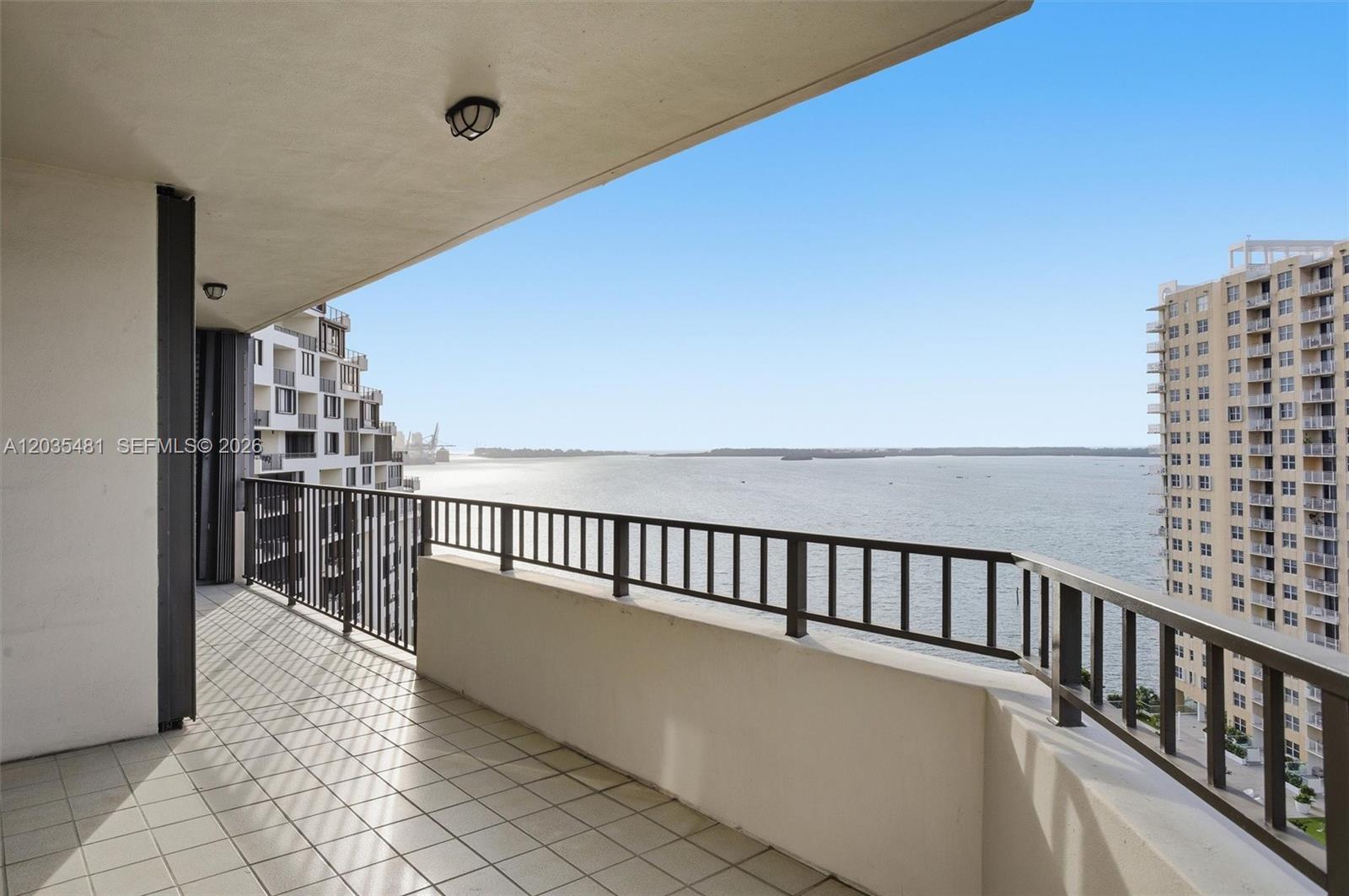 520 Se Brickell Key Drive A1615 Property Photo 15