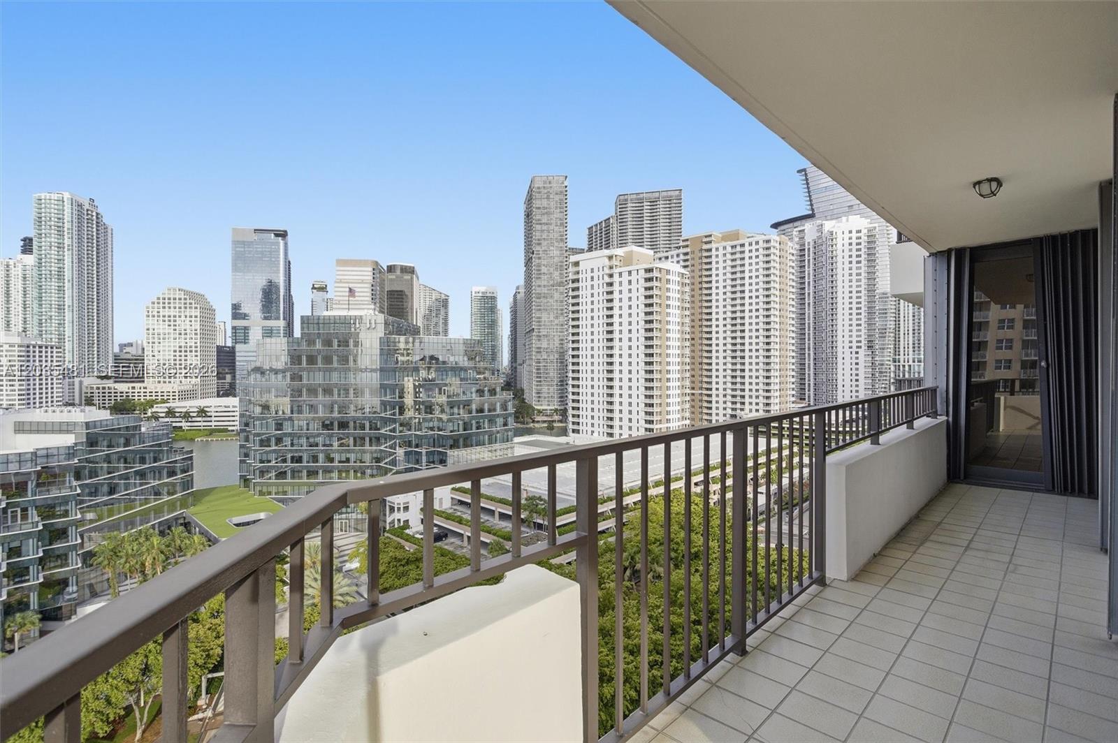 520 Se Brickell Key Drive A1615 Property Photo 16