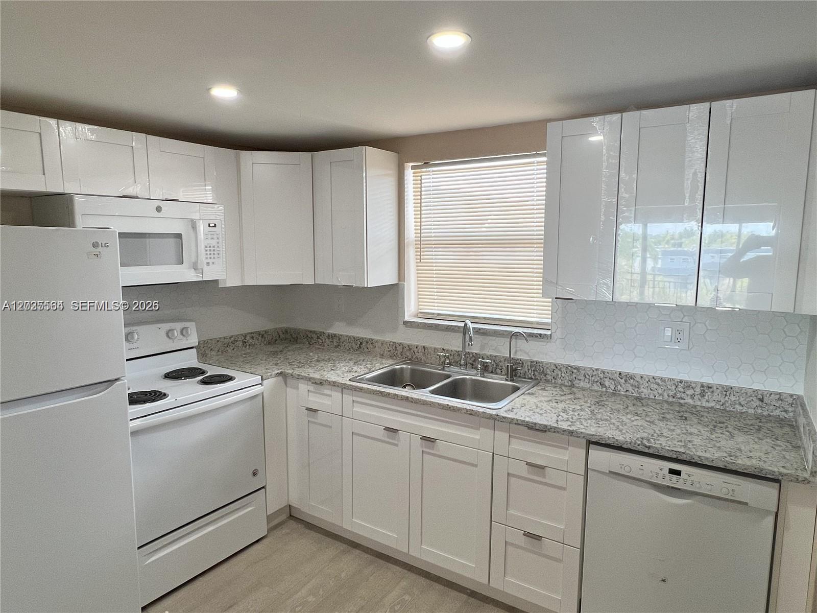 9351 Fontainebleau Boulevard B403 Property Photo 9