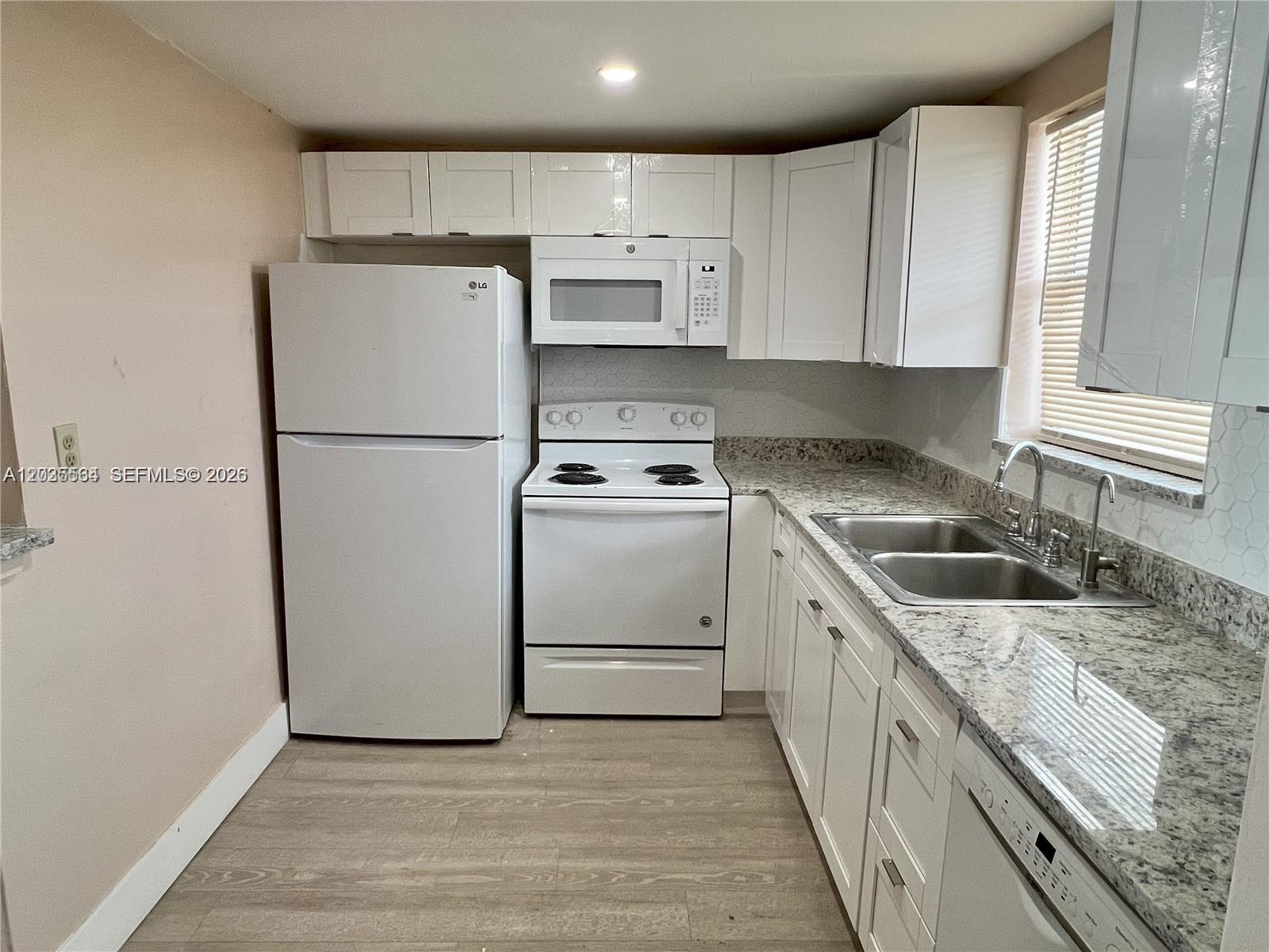 9351 Fontainebleau Boulevard B403 Property Photo 10