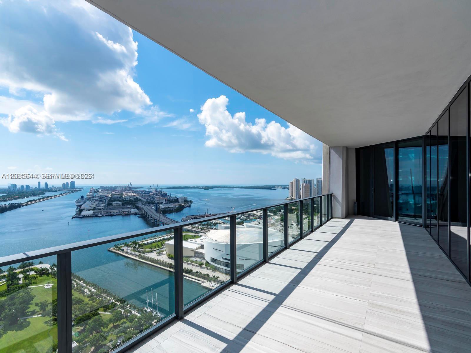 1000 Biscayne Boulevard 4802 Property Photo 2