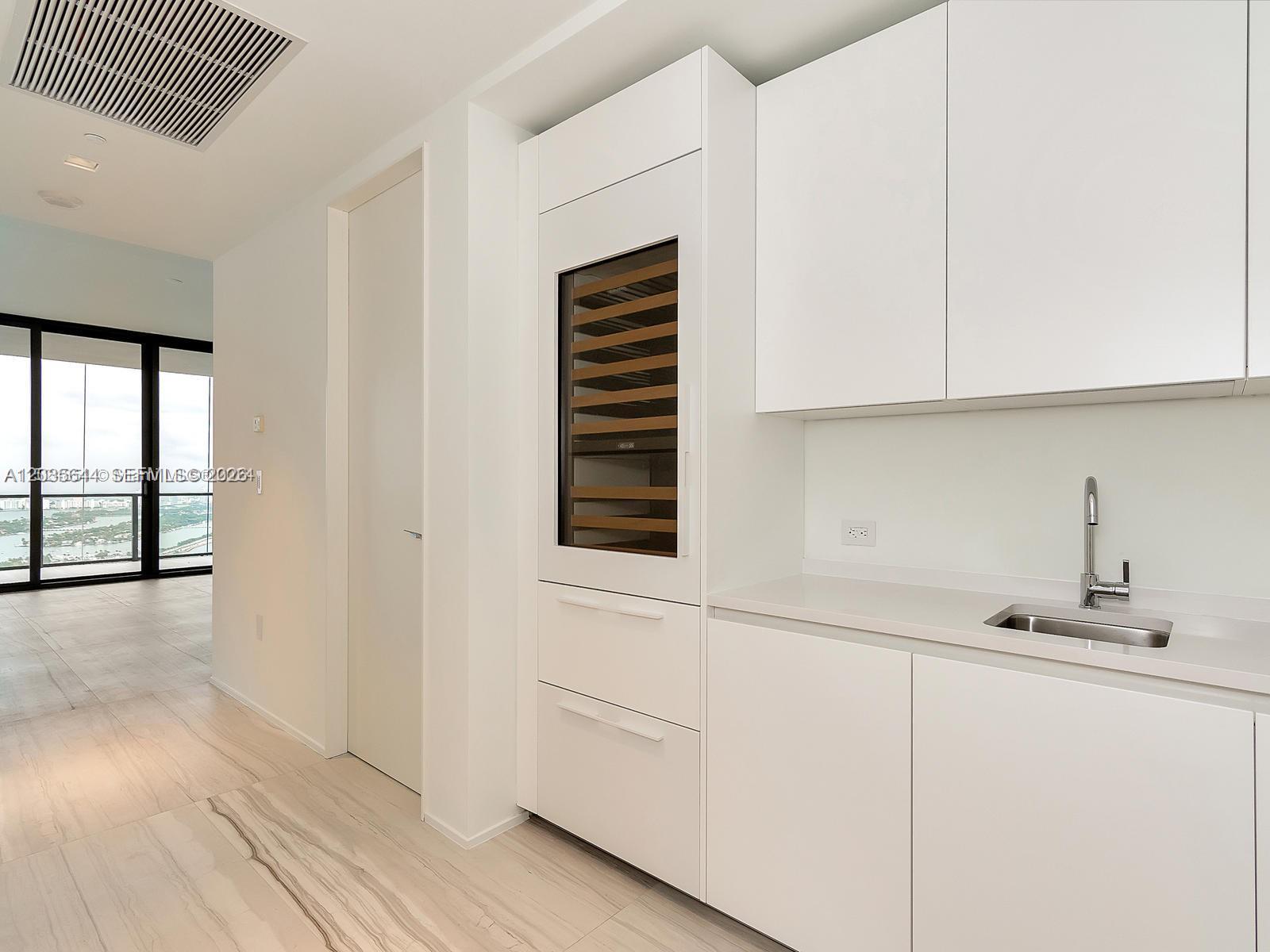 1000 Biscayne Boulevard 4802 Property Photo 6