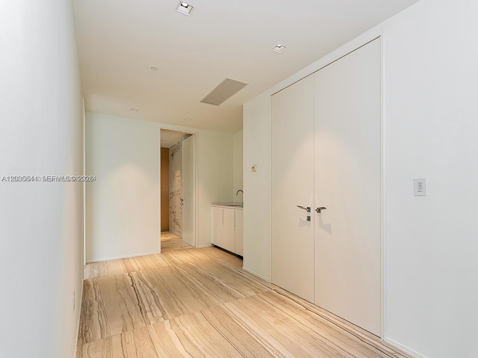 1000 Biscayne Boulevard 4802 Property Photo 16