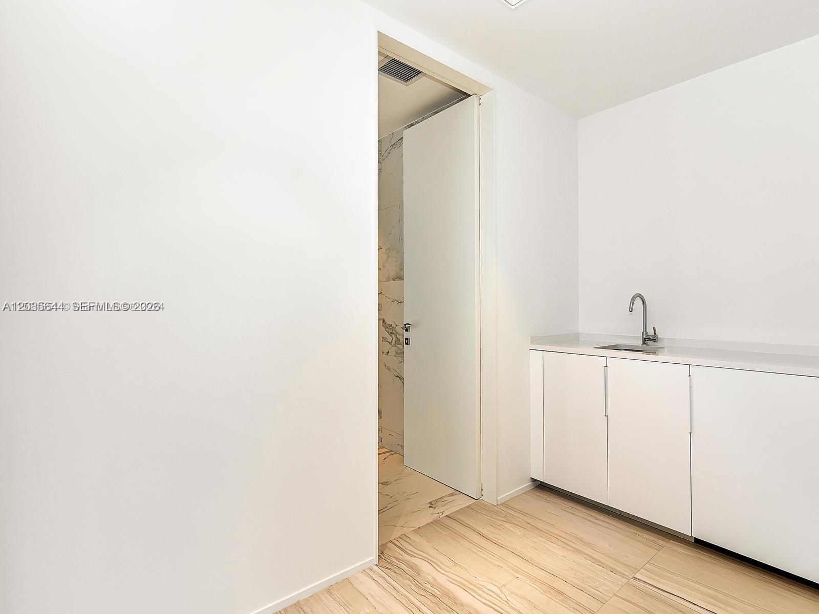 1000 Biscayne Boulevard 4802 Property Photo 17