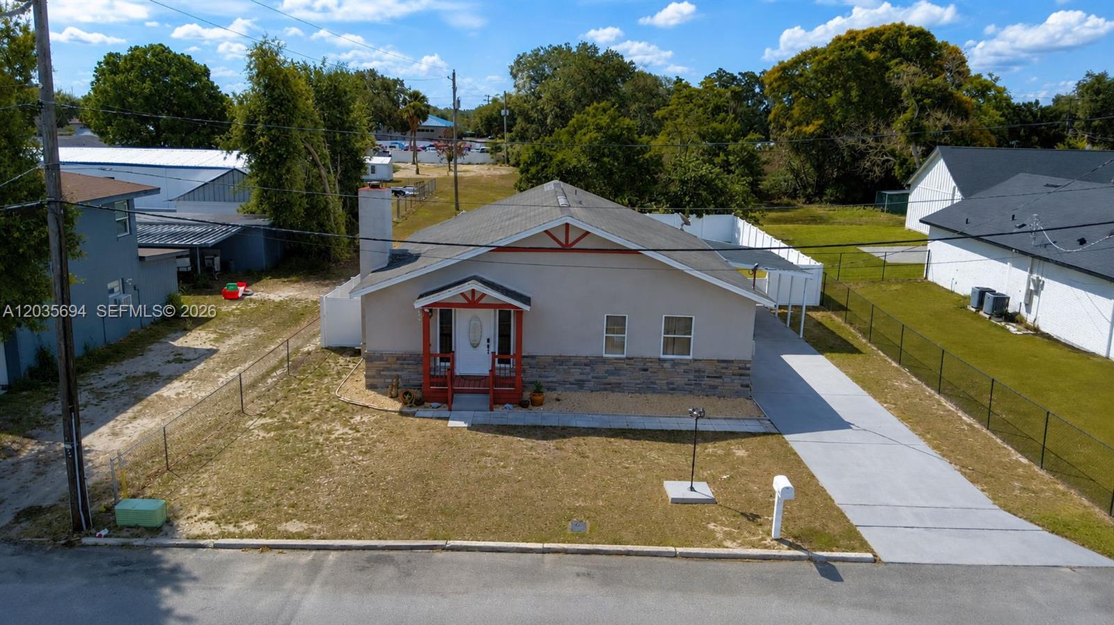 208 Center Street Property Photo 1