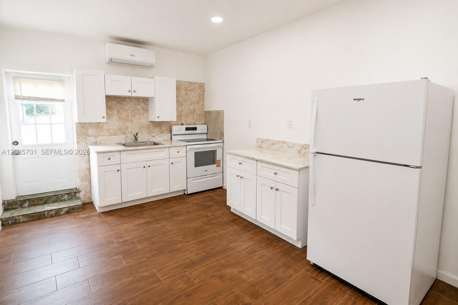 10945 Nw 19th Avenue Property Photo 8