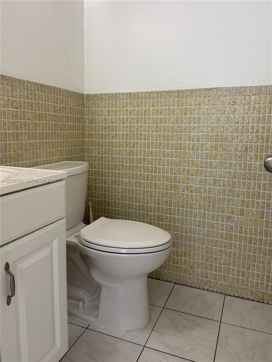 121 Golden Isles Drive 904 Property Photo 9