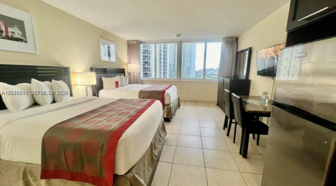 19201 Collins Avenue 942 Property Photo 1