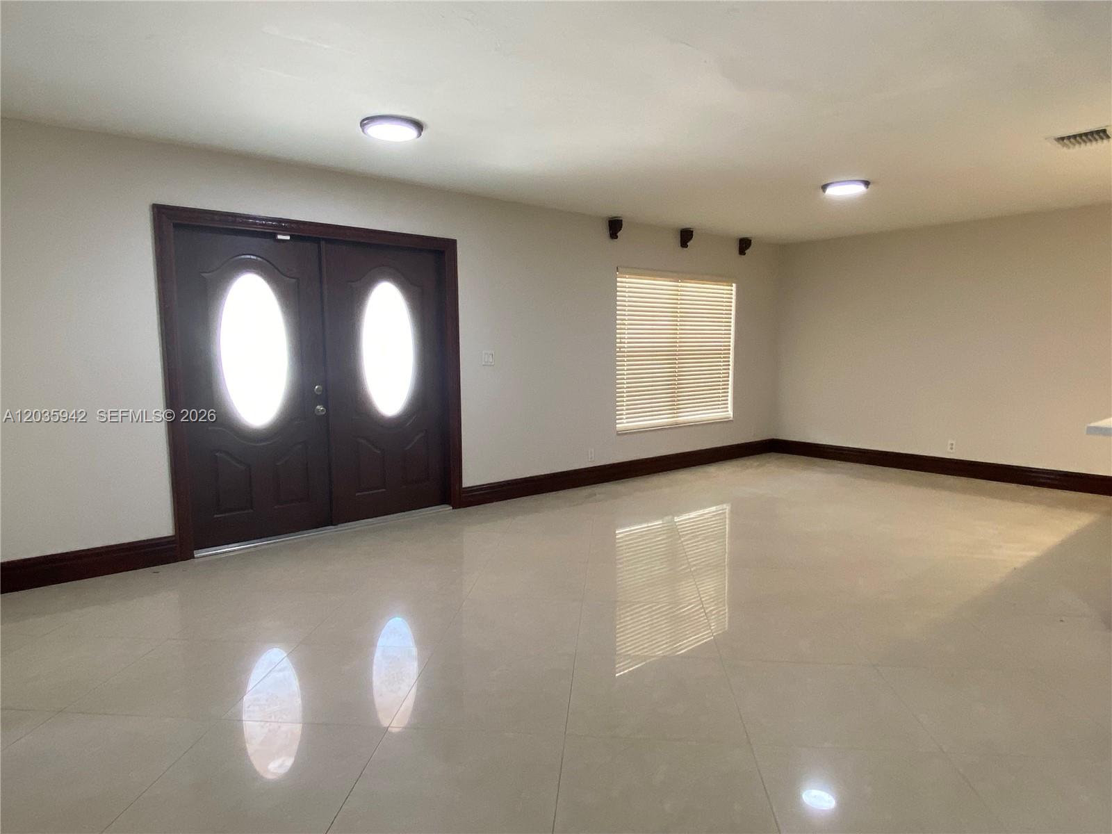 490 Bonaventure Boulevard Property Photo 4