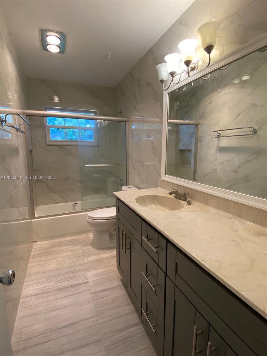 490 Bonaventure Boulevard Property Photo 9
