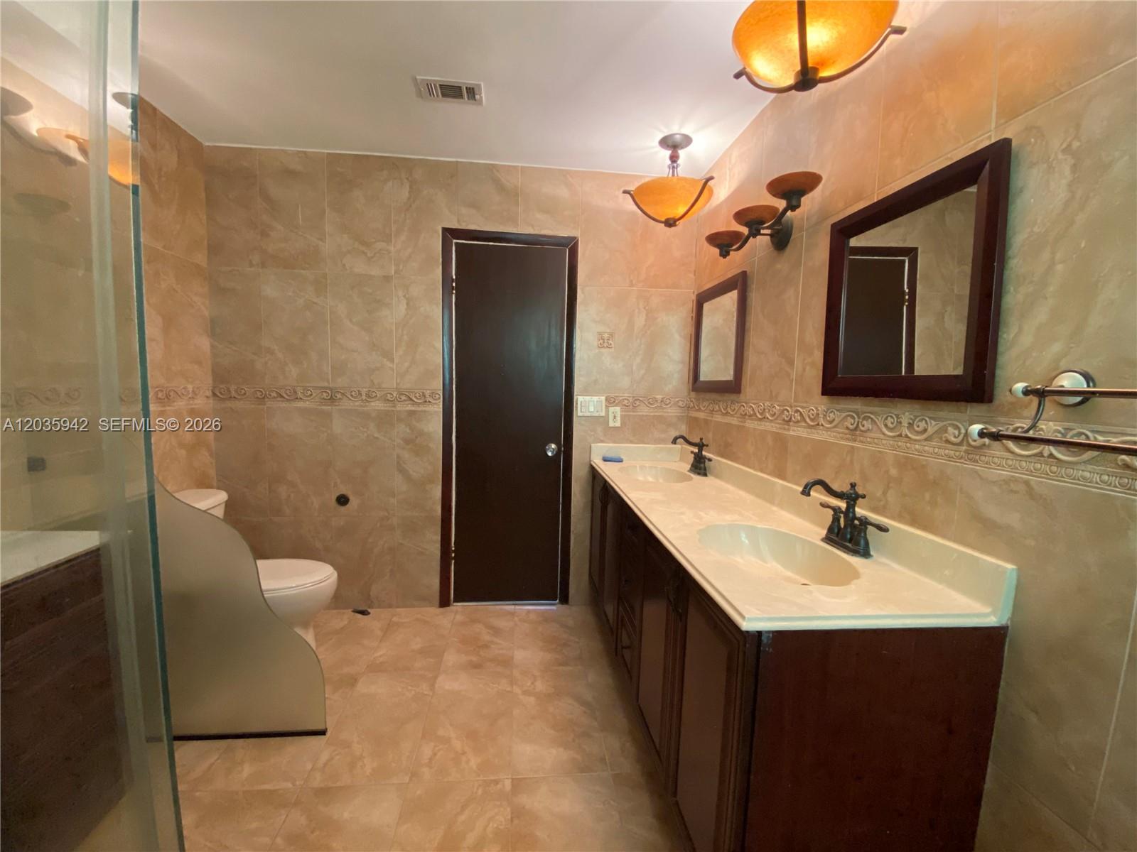 490 Bonaventure Boulevard Property Photo 10