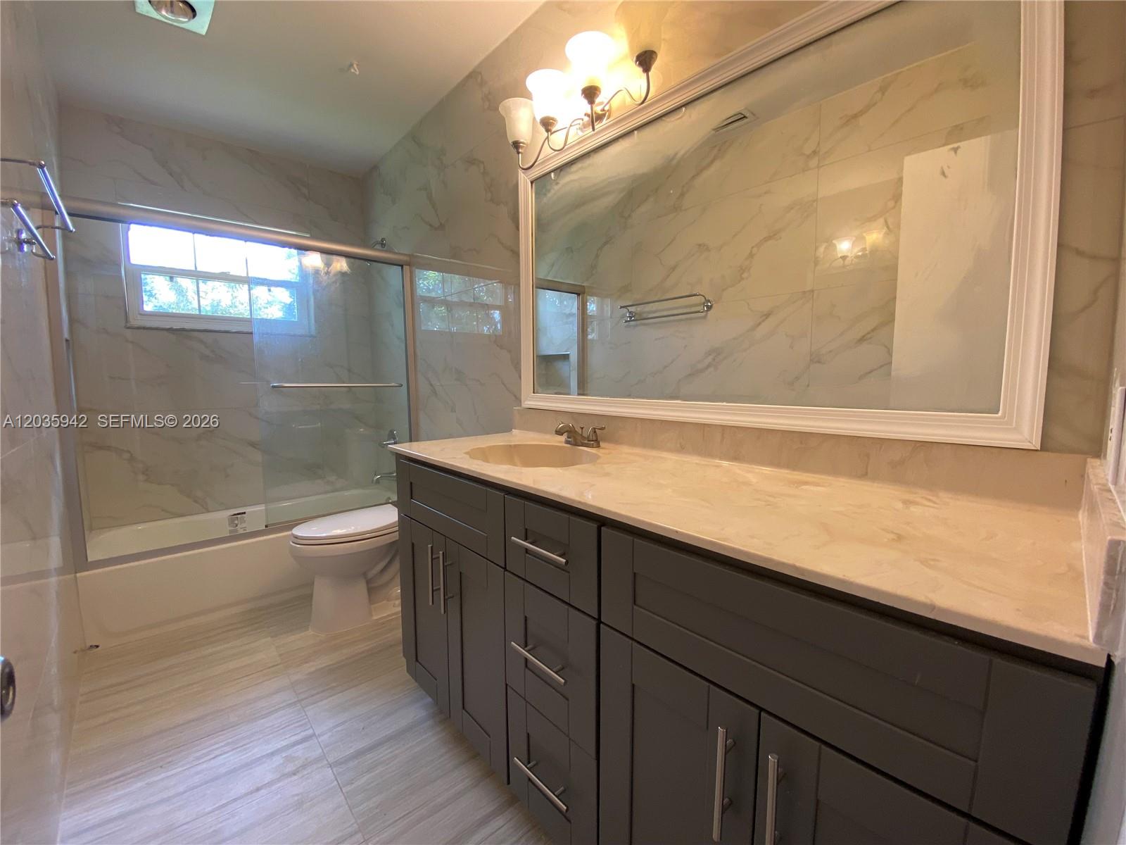 490 Bonaventure Boulevard Property Photo 13