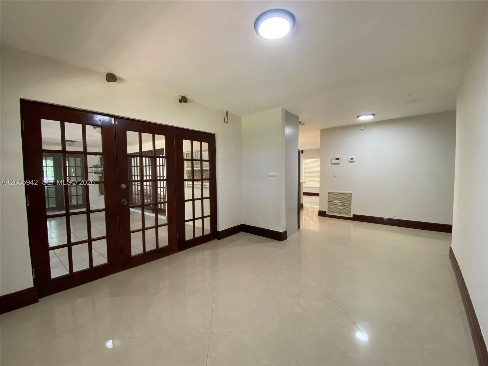 490 Bonaventure Boulevard Property Photo 14