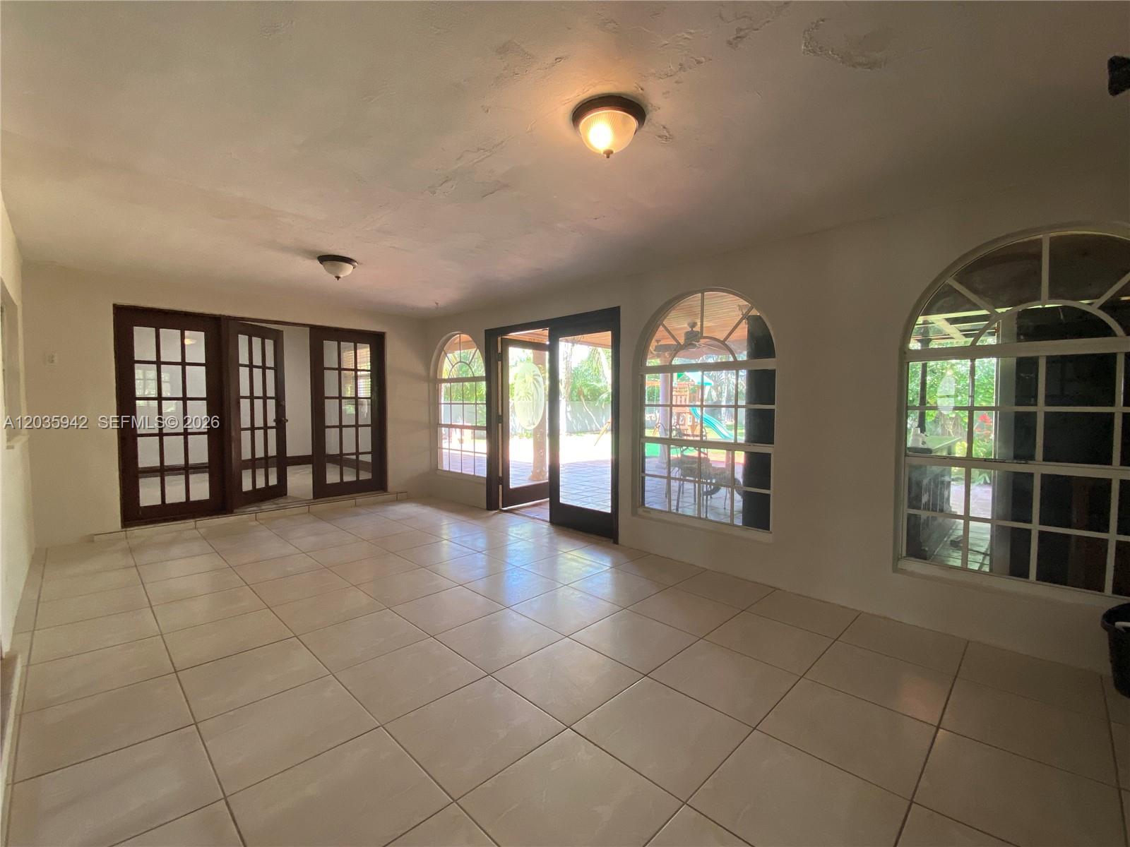 490 Bonaventure Boulevard Property Photo 15