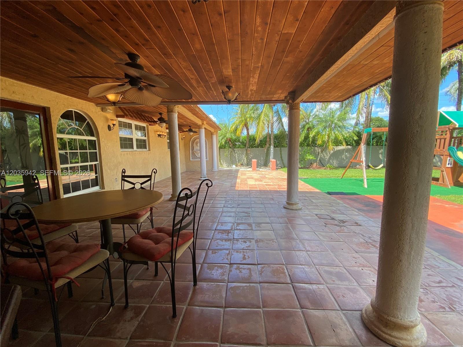 490 Bonaventure Boulevard Property Photo 23