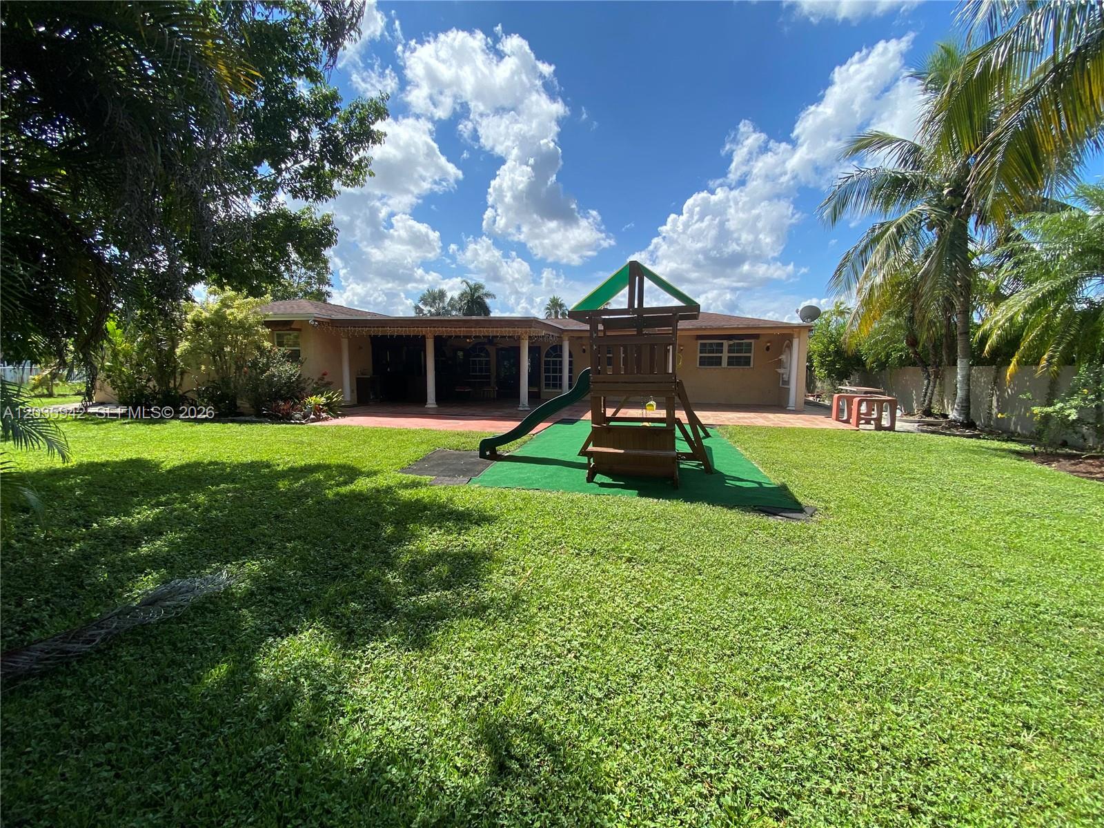 490 Bonaventure Boulevard Property Photo 24