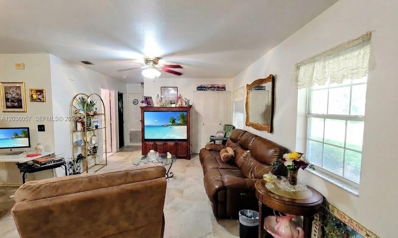 4001 Bishop Circle Property Photo 3