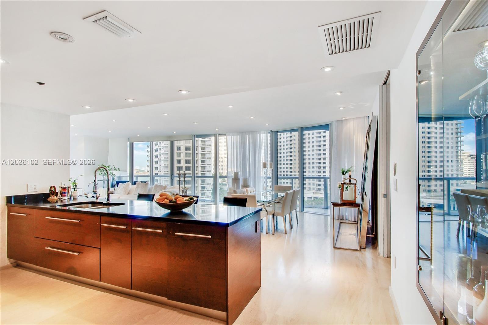 465 Brickell Avenue 1101 Property Photo 8